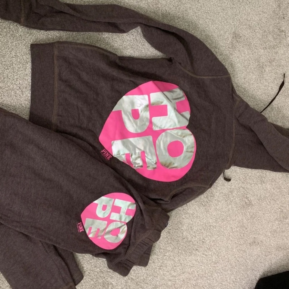 VS Pink Set (sweatshirt and sweatpants) NWT